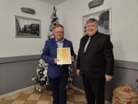 Tr&oacute;jka nowych przyjaci&oacute;ł muzeum