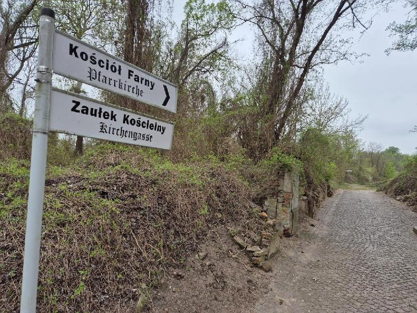 Neue Straßennamenschilder in der Altstadt