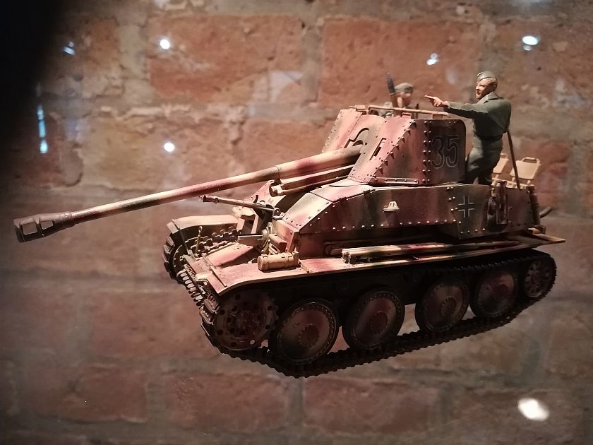 Neue Ausstellung von Militärfahrzeug-Modellen