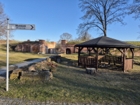 Schutzh&uuml;tte vor der Bastion Philipp